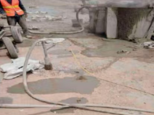 辽宁水泥混凝土路面板底注浆技术 路面脱空注浆整治方案